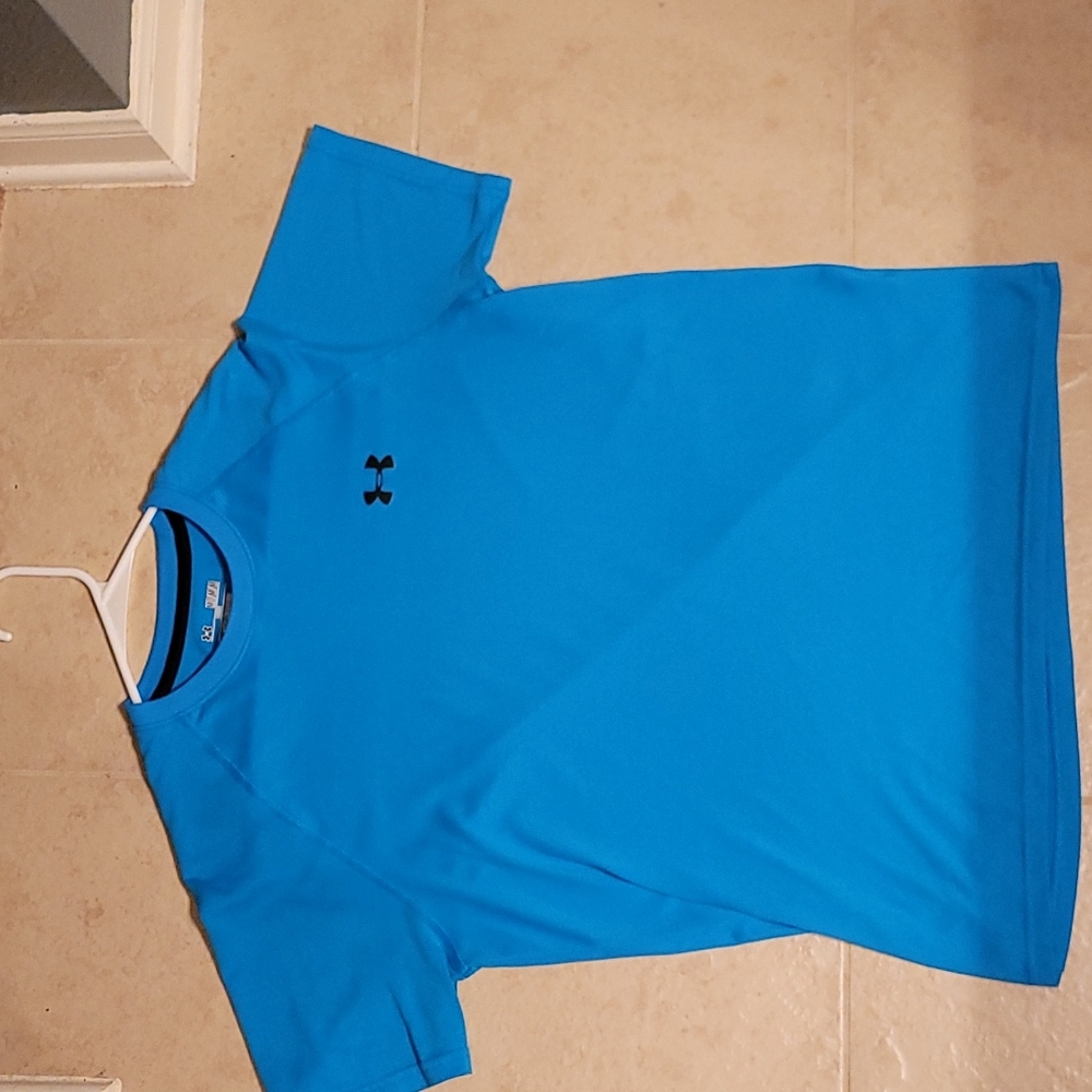Loose Under Armour Shirt
